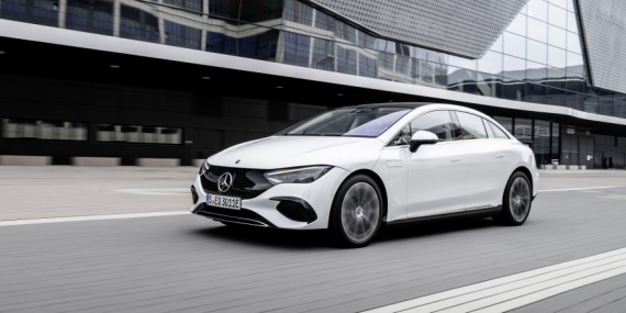 Mercedes’in, EQC ve EQS’in ardından üçüncü tamamen elektrikli otomobili Yeni EQE Türkiye’de
