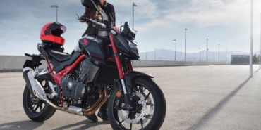 Honda_Hornet_EICMA_2_automotuber