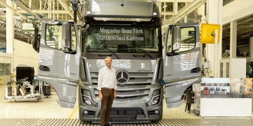 Mercedes_Benz_Turk_320_bininci_kamyon_automotuber