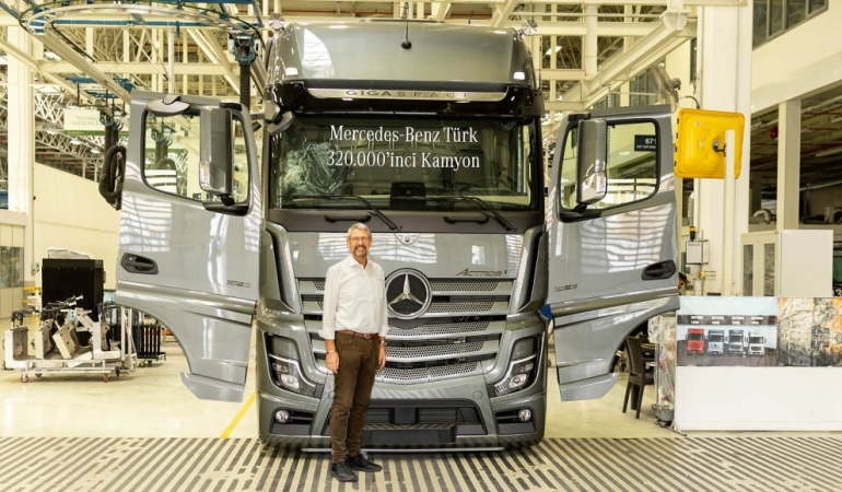 Mercedes-Benz Türk Aksaray Kamyon Fabrikası’nda 320 bininci kamyon üretildi
