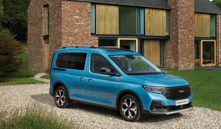 Ford’un hafif ticari aracı Yeni Tourneo Connect bu ay satışa sunulacak