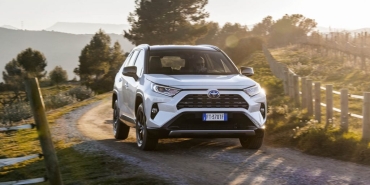 Toyota_RAV4_Hybrid_automotuber