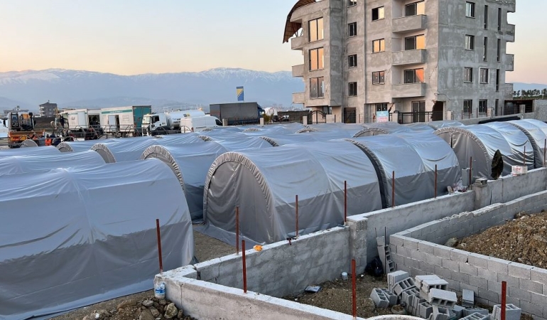 Pilot Garage, KARBİAD üyeleriyle Hatay Defne’de çadırkent kurdu