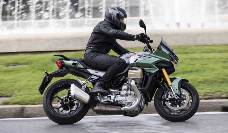 Dünyanın ilk ‘kanatlı motosikleti’ Moto Guzzi V100 Mandello Türkiye’de satışa sunuldu