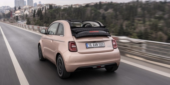 Yüzde 100 elektrikli ikonik model FIAT 500e Türkiye’de
