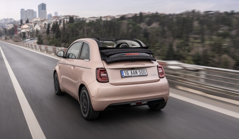 Yüzde 100 elektrikli ikonik model FIAT 500e Türkiye’de