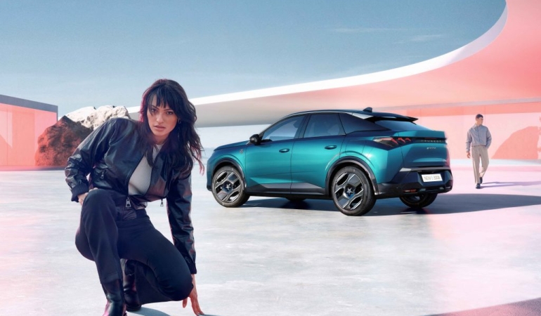 Peugeot’nun yeni ileri seviye elektrikli fastback SUV modeli