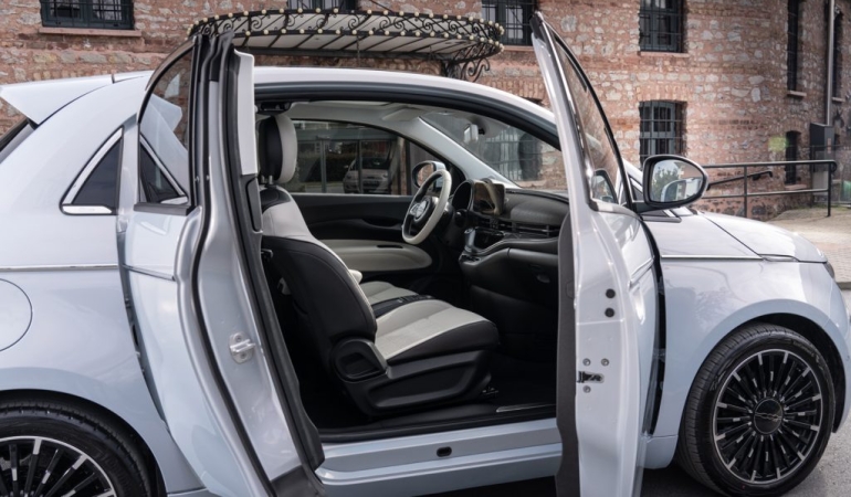 İkonik şehir otomobili Fiat 500e popüleritesini artırıyor