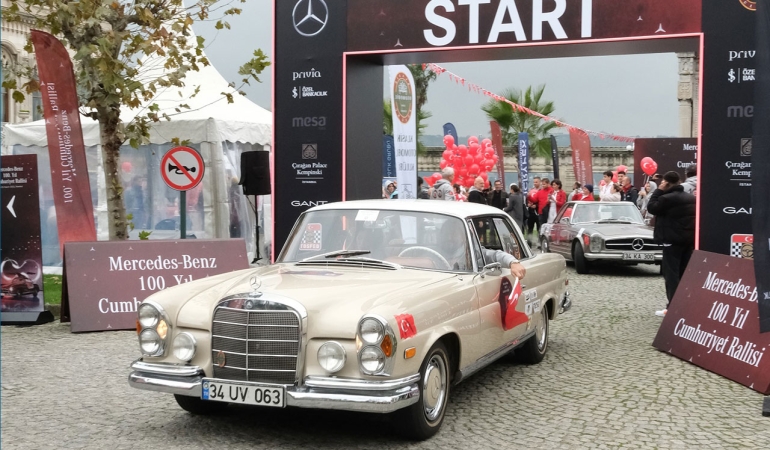 100 klasik otomobil Cumhuriyet’in 100. yılında yollarda