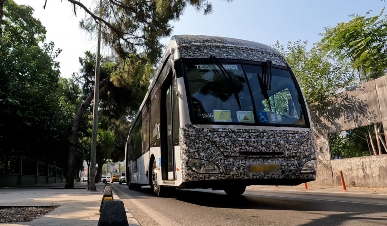 Elektrikli Mercedes-Benz eO500U otobüs İzmir caddelerinde test edildi