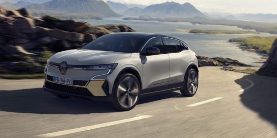 Renault gerçekleştirdiği iddialı lansmanlarla ödülleri topluyor