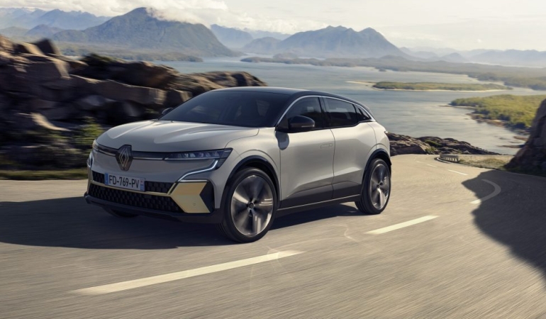 Renault gerçekleştirdiği iddialı lansmanlarla ödülleri topluyor