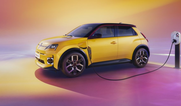 Yeni RENAULT 5 E-TECH tanıtıldı