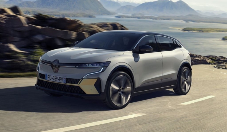 Benzersiz lansmanlarıyla Renault, Türkiye’de ve dünyada ödüle doymuyor