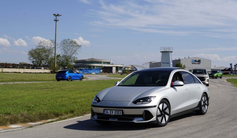 5’inci Elektrikli ve Hibrit Araçlar Sürüş Haftası Autodrom’da düzenlendi