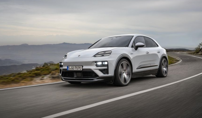 Porsche’nin tam elektrikli ilk SUV modeli Yeni Macan Türkiye’de