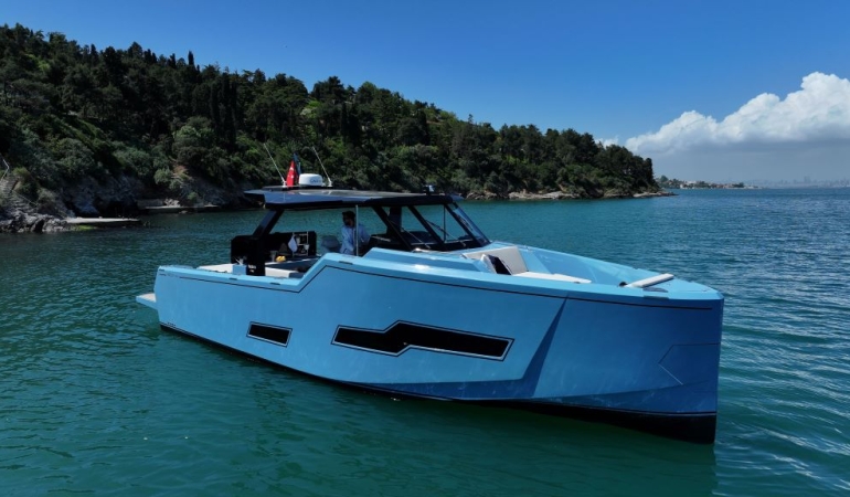 Fabbro Yachts firması F45 Cabrio modeliyle göz kamaştırdı