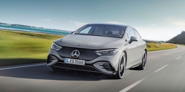 Mercedes-Benz_EQE_automotuber