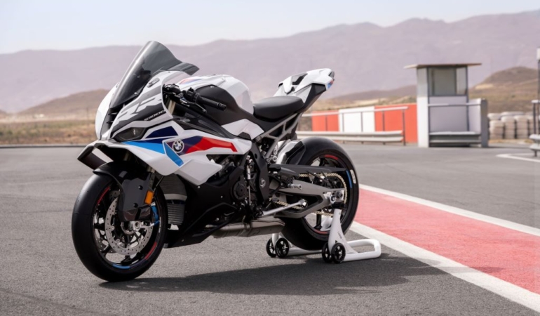 BMW Motorrad’ın yenilenen Superbike ve Hyper Naked modelleri