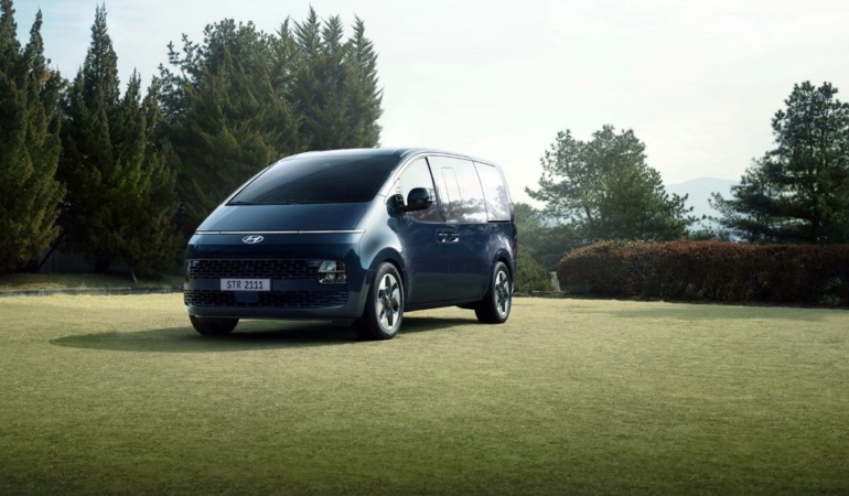 Yeni 225hp MPV Hyundai STARIA Hibrit tanıtıldı