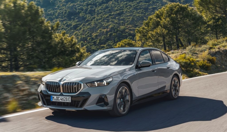 BMW elektrikli modelleriyle 2024’e damga vurdu