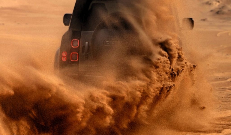 Defender Dakar Rallisi’nde üç araçla yarışacak