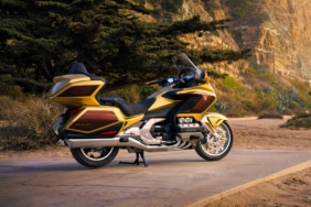 HONDA_GL1800_GOLD_WING_TOUR_AUTOMOTUBER_2