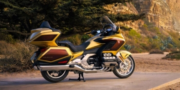 HONDA_GL1800_GOLD_WING_TOUR_AUTOMOTUBER_2