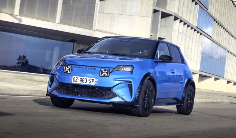 Alpine DNA’sını pistlerden şehrin içine taşıdı