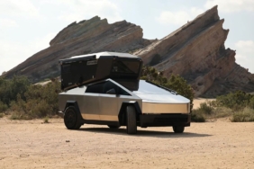 Hotomobil_Tesla_Cybertruck_Cyberglad_automotuber_karavan_1