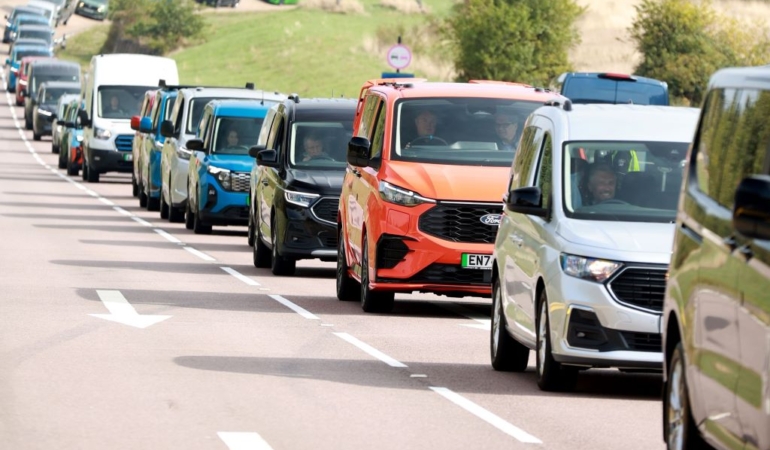 60. yılında Ford Transit’lerden Guinness Dünya Rekoru geldi